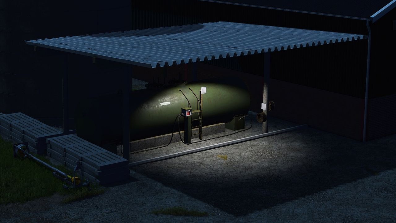 Large Farm Fuel Station v1.0